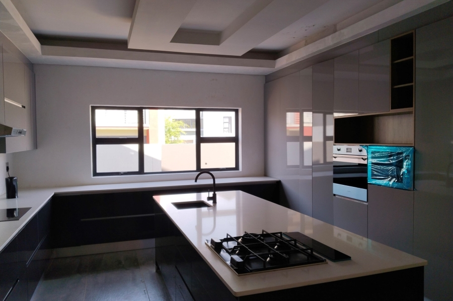 7 Bedroom Property for Sale in Gateway Manor North West